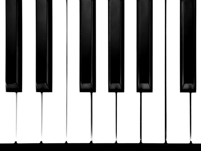 Piano keyboard - 80 Creative and inspiring engagement party ideas - Image
