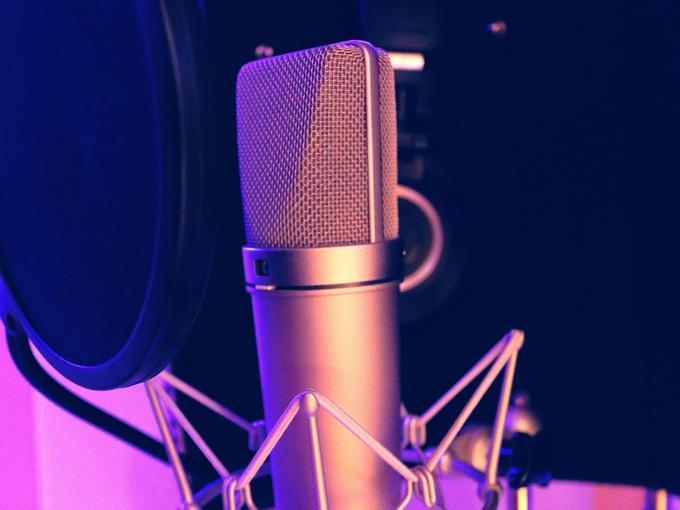 Photo of a microphone - 80 Creative and inspiring engagement party ideas - Image