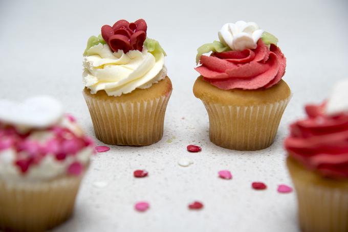 Cupcakes - 80 Creative and inspiring engagement party ideas - Image