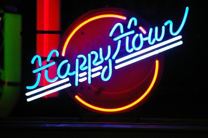 Happy hour - 80 Creative and inspiring engagement party ideas - Image